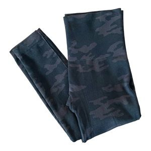 Spanx Look At Me Now Cropped Leggings Women size XS Extra Small Seamless Camo